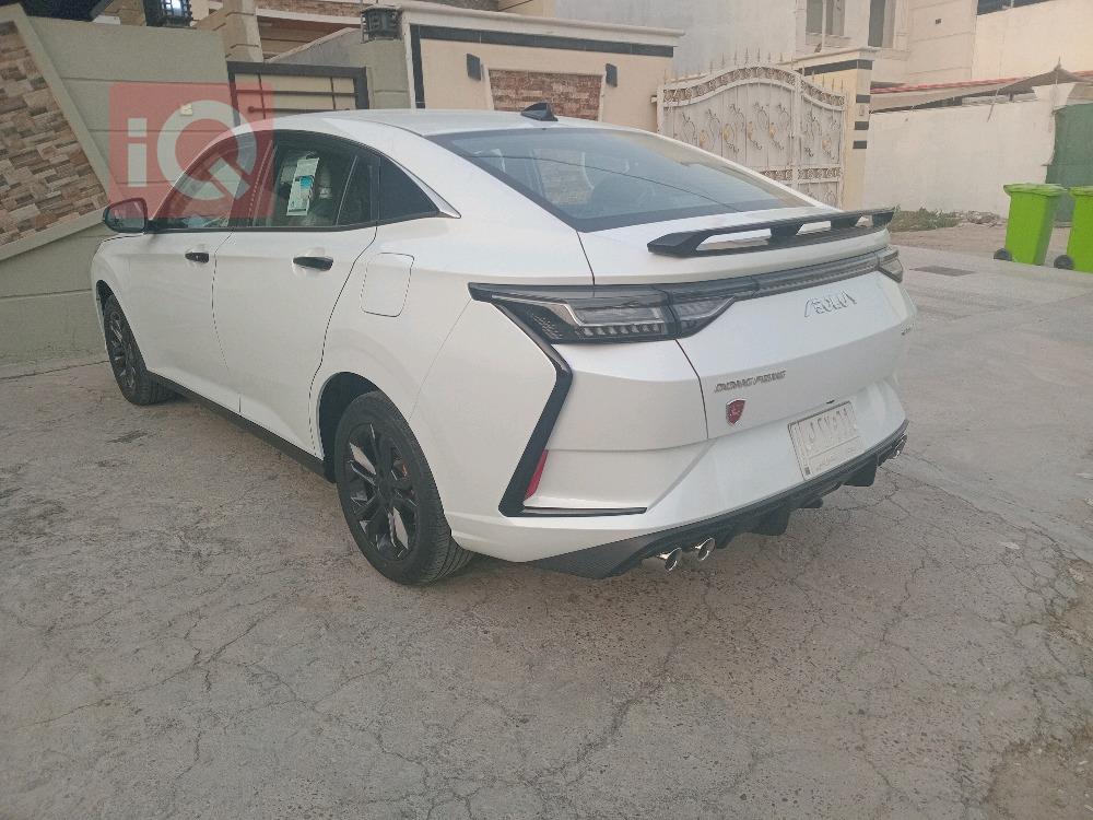 دۆنگ فینگ شاین